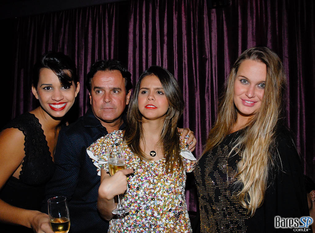 Surpreenda-se com a apresentação da cantora Tara McDonald, nesta quinta no Kiss & Fly Surpreenda-se com a apresentação da cantora Tara McDonald, nesta quinta no Kiss & Fly