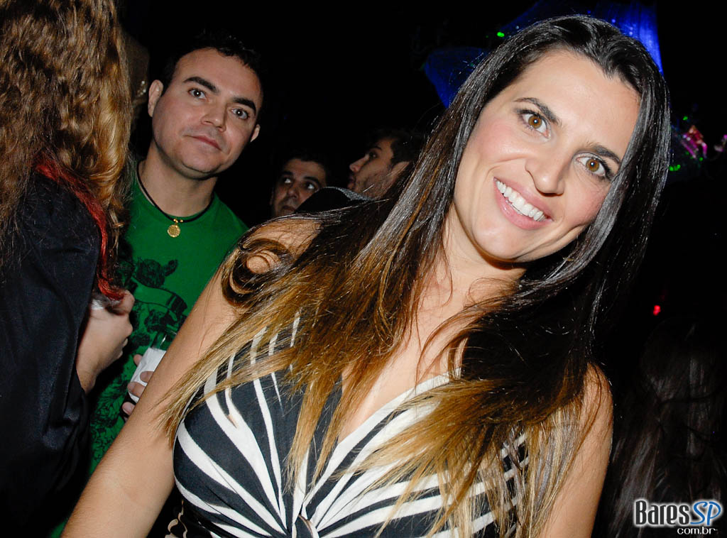 Surpreenda-se com a apresentação da cantora Tara McDonald, nesta quinta no Kiss & Fly Surpreenda-se com a apresentação da cantora Tara McDonald, nesta quinta no Kiss & Fly