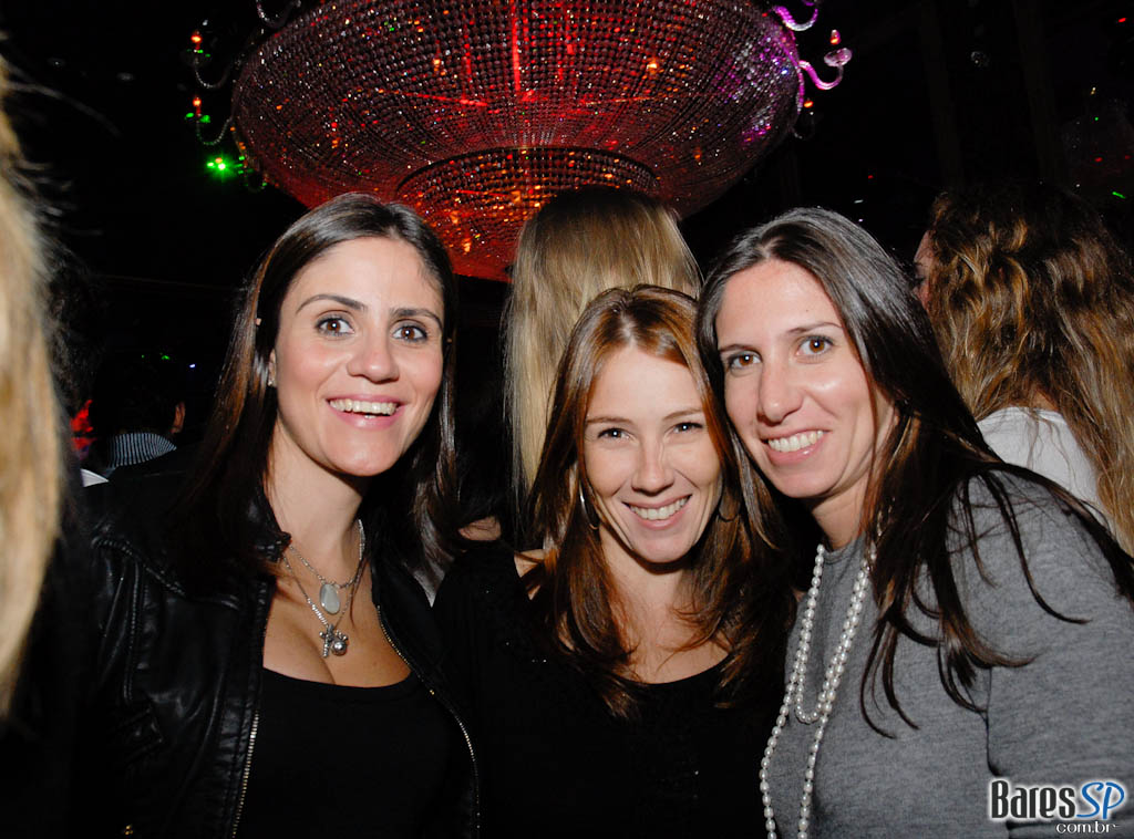 Surpreenda-se com a apresentação da cantora Tara McDonald, nesta quinta no Kiss & Fly Surpreenda-se com a apresentação da cantora Tara McDonald, nesta quinta no Kiss & Fly