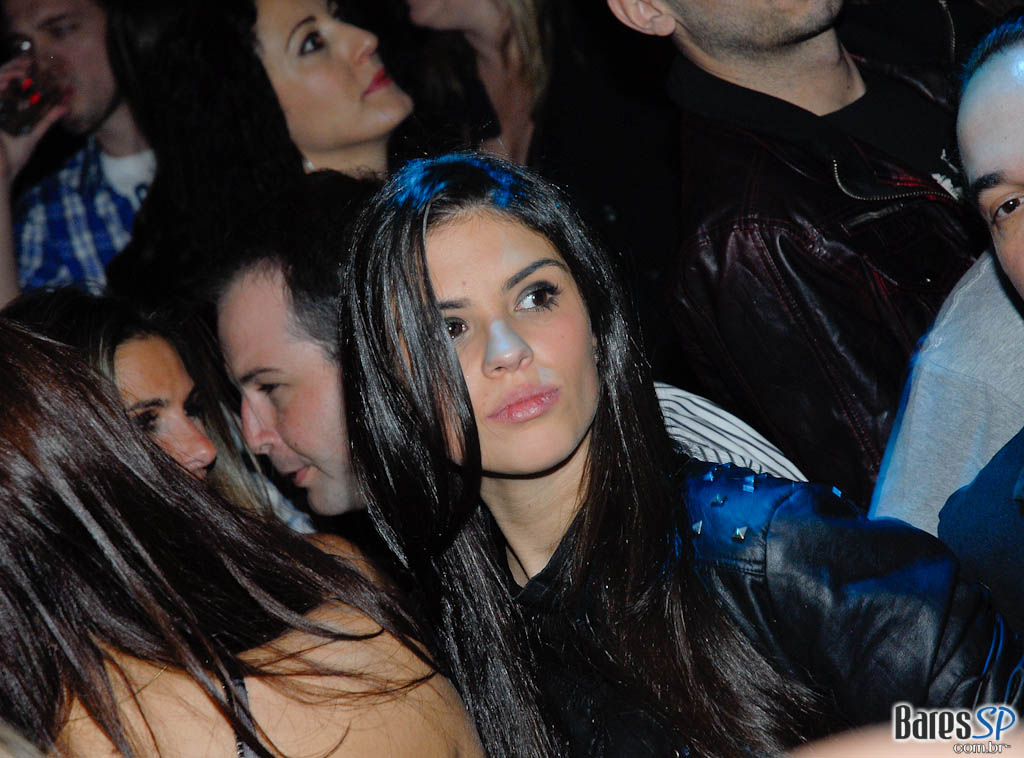 Surpreenda-se com a apresentação da cantora Tara McDonald, nesta quinta no Kiss & Fly Surpreenda-se com a apresentação da cantora Tara McDonald, nesta quinta no Kiss & Fly