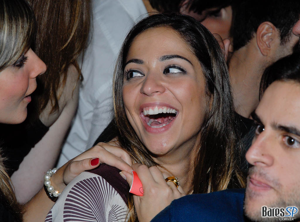 Surpreenda-se com a apresentação da cantora Tara McDonald, nesta quinta no Kiss & Fly Surpreenda-se com a apresentação da cantora Tara McDonald, nesta quinta no Kiss & Fly