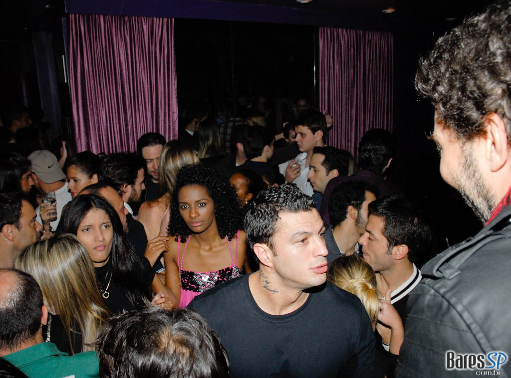 Surpreenda-se com a apresentação da cantora Tara McDonald, nesta quinta no Kiss & Fly Surpreenda-se com a apresentação da cantora Tara McDonald, nesta quinta no Kiss & Fly