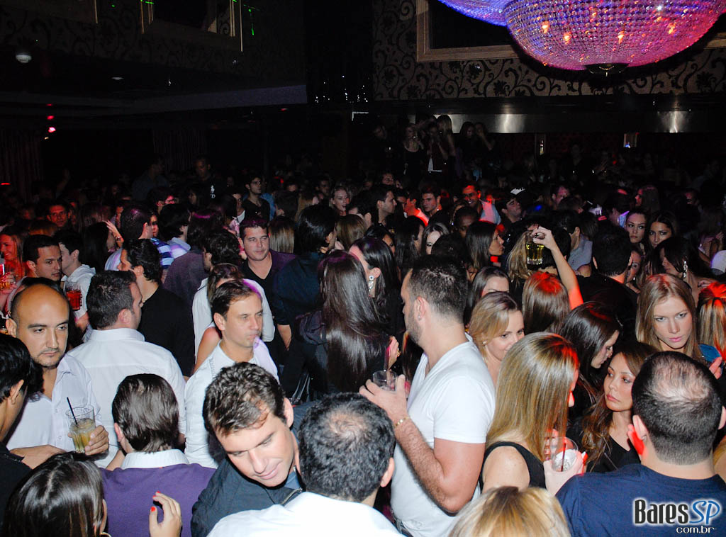 Surpreenda-se com a apresentação da cantora Tara McDonald, nesta quinta no Kiss & Fly Surpreenda-se com a apresentação da cantora Tara McDonald, nesta quinta no Kiss & Fly