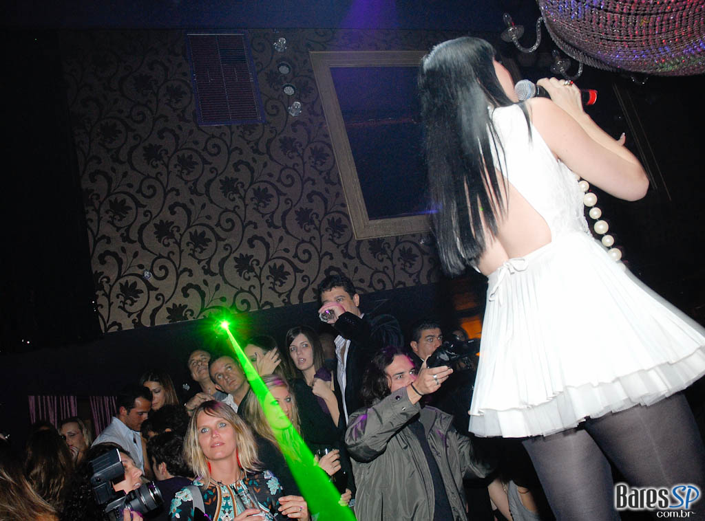 Surpreenda-se com a apresentação da cantora Tara McDonald, nesta quinta no Kiss & Fly Surpreenda-se com a apresentação da cantora Tara McDonald, nesta quinta no Kiss & Fly