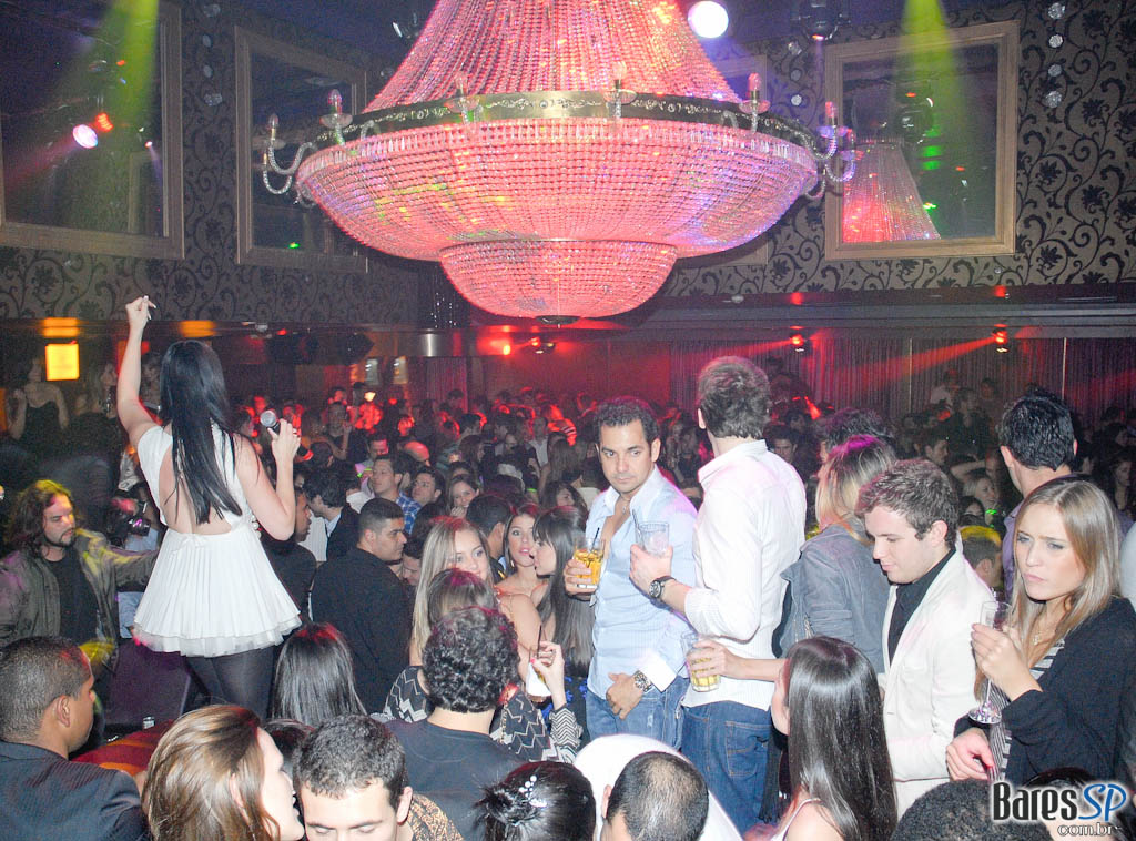 Surpreenda-se com a apresentação da cantora Tara McDonald, nesta quinta no Kiss & Fly Surpreenda-se com a apresentação da cantora Tara McDonald, nesta quinta no Kiss & Fly