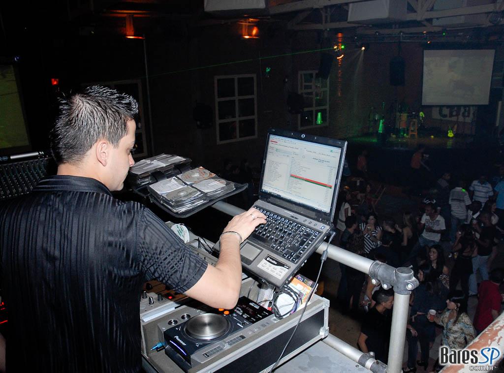 Algazarra e Da Villa no Espaço Santa Clara Algazarra e Da Villa no Espaço Santa Clara