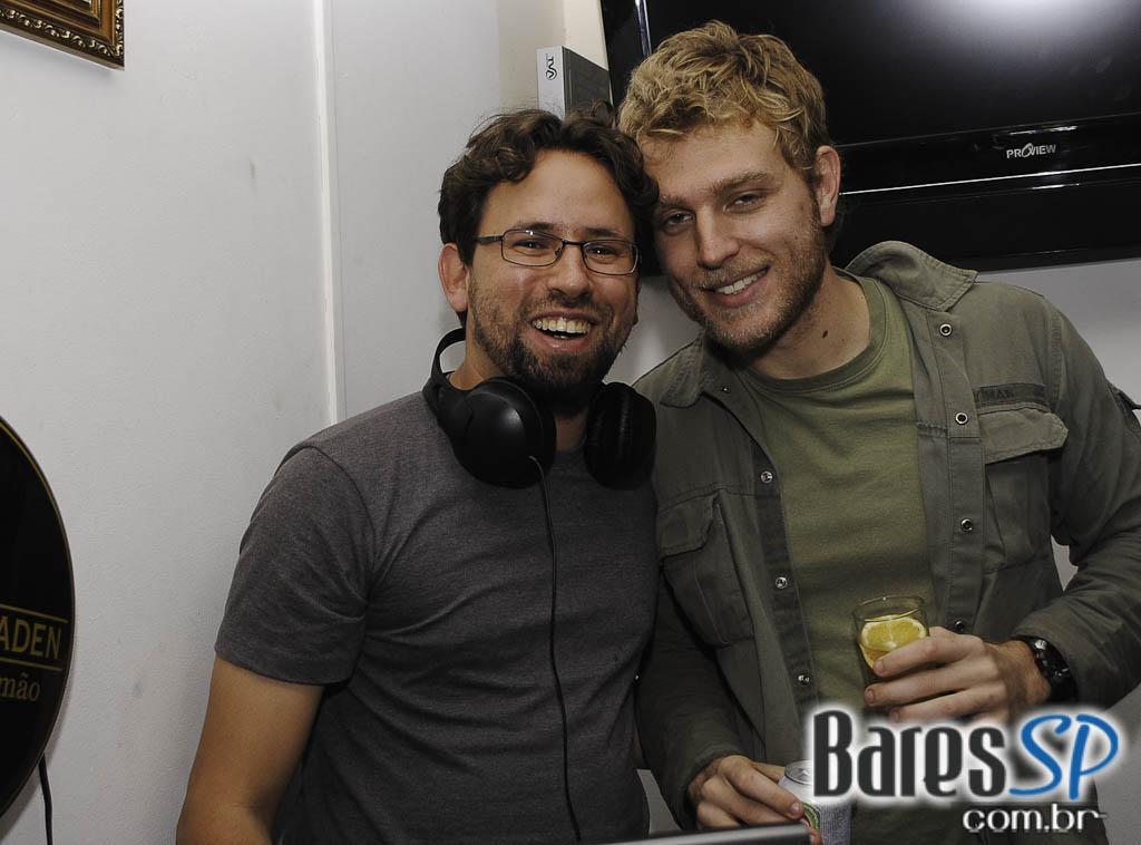 Cucumclovers no Casa Club Hostel Bar, na Vila Madalena Cucumclovers no Casa Club Hostel Bar, na Vila Madalena