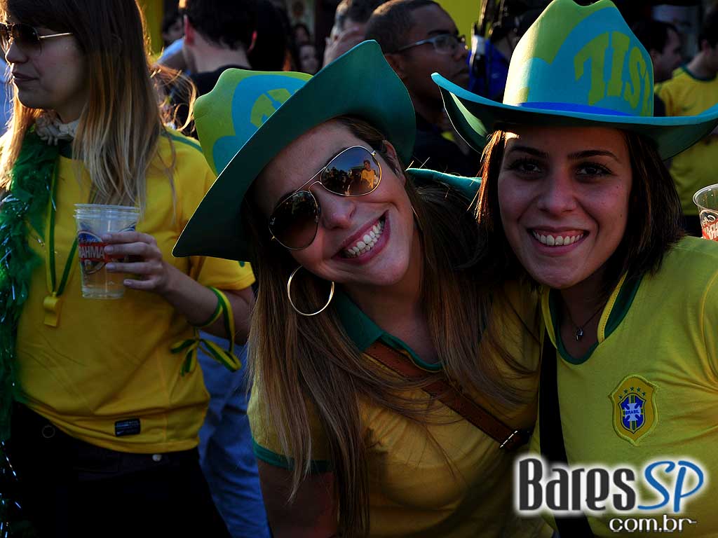 Parque da Copa no Jockey Club reune as pessoas para torcer pelo Brasil na Copa do Mundo 2010 e ainda curtir shows de qualidade Parque da Copa no Jockey Club reune as pessoas para torcer pelo Brasil na Copa do Mundo 2010 e ainda curtir shows de qualidade