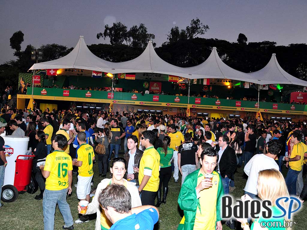 Parque da Copa no Jockey Club reune as pessoas para torcer pelo Brasil na Copa do Mundo 2010 e ainda curtir shows de qualidade Parque da Copa no Jockey Club reune as pessoas para torcer pelo Brasil na Copa do Mundo 2010 e ainda curtir shows de qualidade