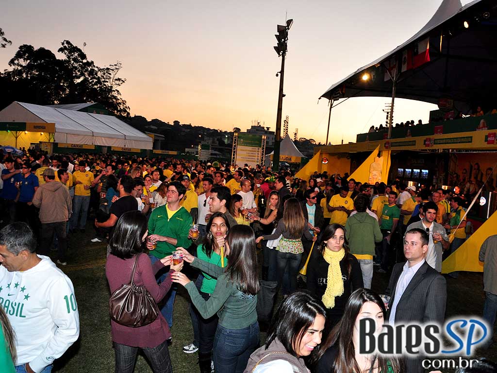 Parque da Copa no Jockey Club reune as pessoas para torcer pelo Brasil na Copa do Mundo 2010 e ainda curtir shows de qualidade Parque da Copa no Jockey Club reune as pessoas para torcer pelo Brasil na Copa do Mundo 2010 e ainda curtir shows de qualidade