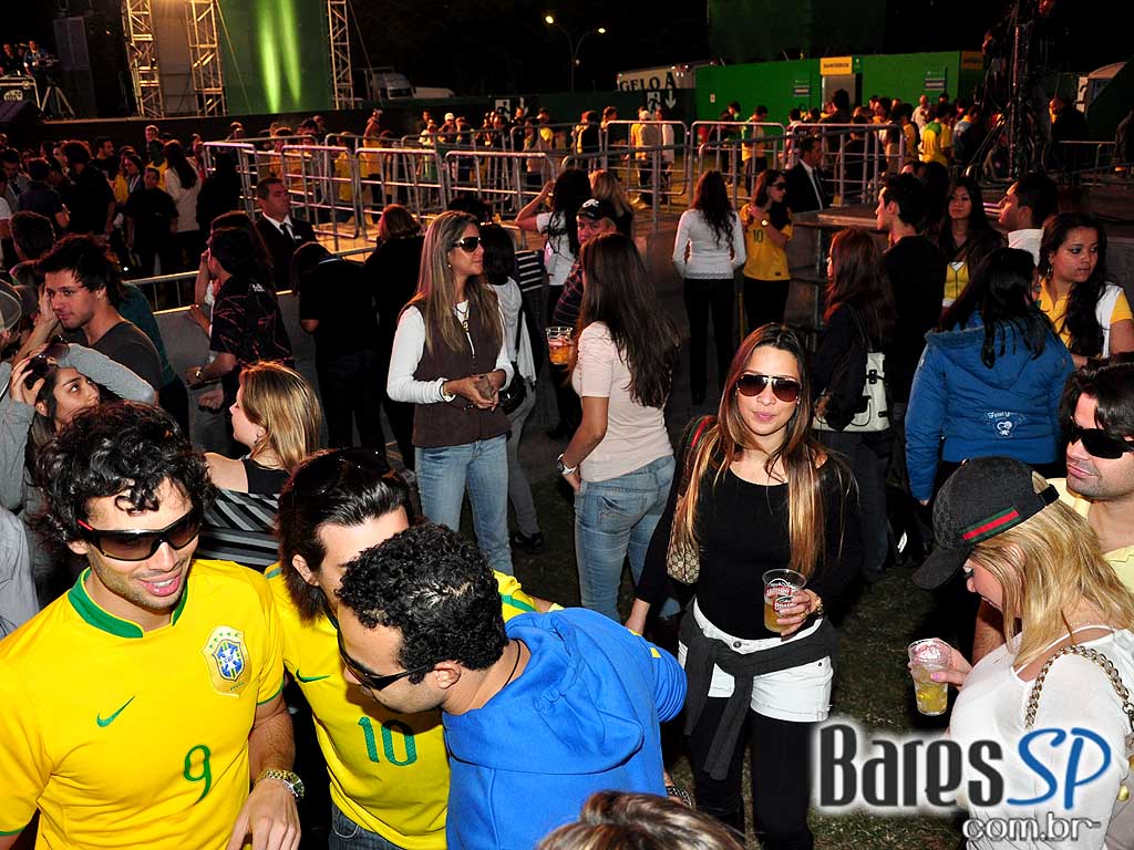 Parque da Copa no Jockey Club reune as pessoas para torcer pelo Brasil na Copa do Mundo 2010 e ainda curtir shows de qualidade Parque da Copa no Jockey Club reune as pessoas para torcer pelo Brasil na Copa do Mundo 2010 e ainda curtir shows de qualidade