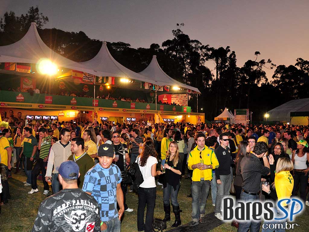 Parque da Copa no Jockey Club reune as pessoas para torcer pelo Brasil na Copa do Mundo 2010 e ainda curtir shows de qualidade Parque da Copa no Jockey Club reune as pessoas para torcer pelo Brasil na Copa do Mundo 2010 e ainda curtir shows de qualidade