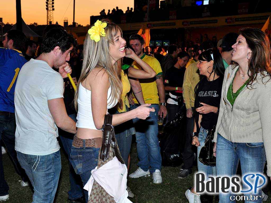 Parque da Copa no Jockey Club reune as pessoas para torcer pelo Brasil na Copa do Mundo 2010 e ainda curtir shows de qualidade Parque da Copa no Jockey Club reune as pessoas para torcer pelo Brasil na Copa do Mundo 2010 e ainda curtir shows de qualidade