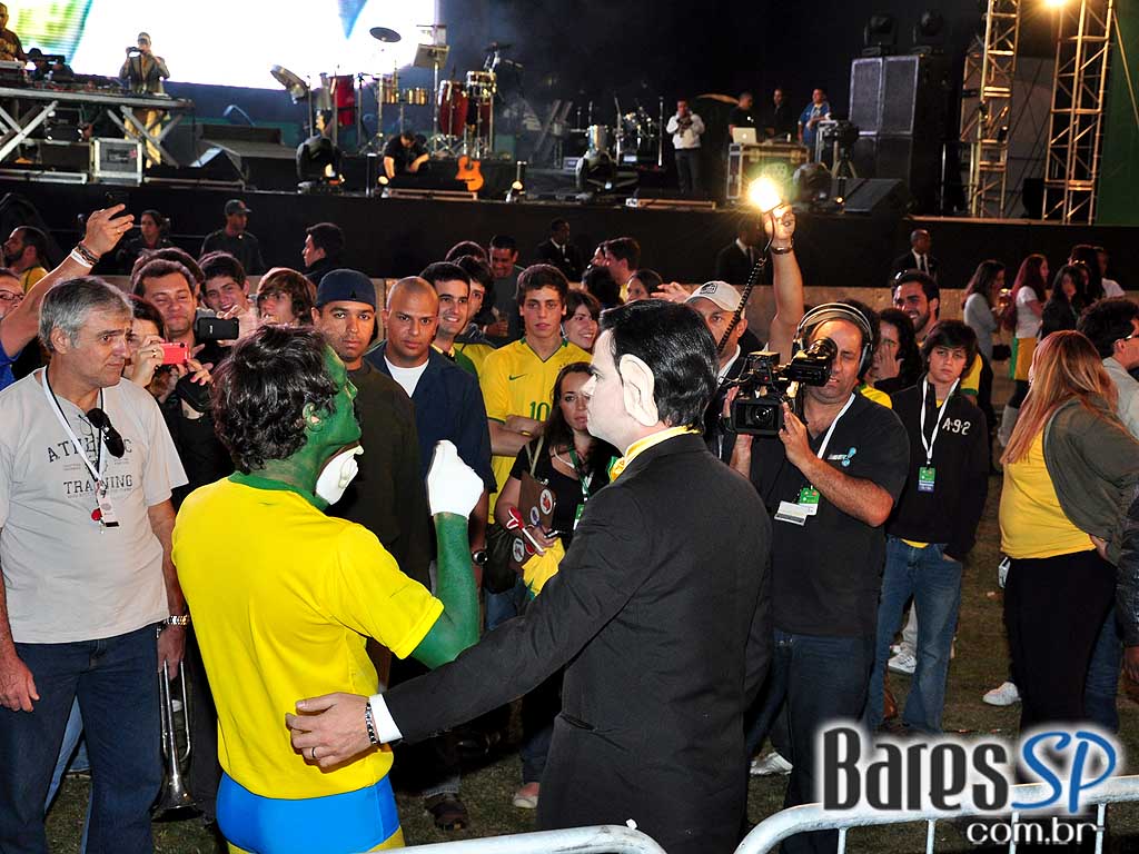 Parque da Copa no Jockey Club reune as pessoas para torcer pelo Brasil na Copa do Mundo 2010 e ainda curtir shows de qualidade Parque da Copa no Jockey Club reune as pessoas para torcer pelo Brasil na Copa do Mundo 2010 e ainda curtir shows de qualidade