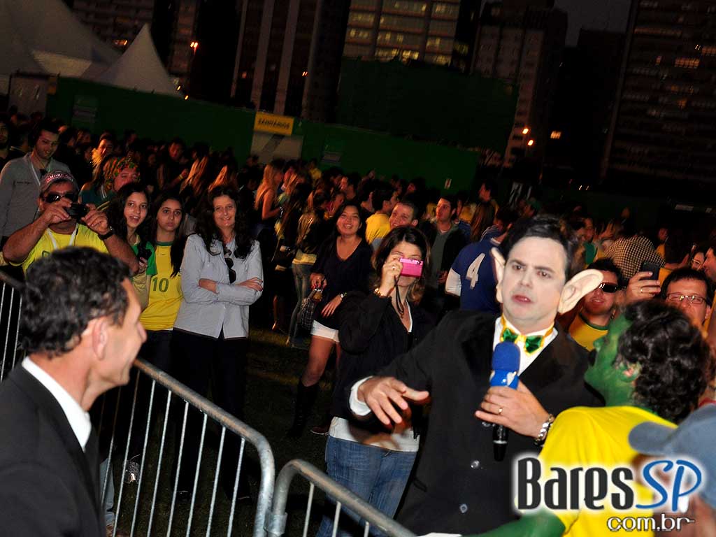 Parque da Copa no Jockey Club reune as pessoas para torcer pelo Brasil na Copa do Mundo 2010 e ainda curtir shows de qualidade Parque da Copa no Jockey Club reune as pessoas para torcer pelo Brasil na Copa do Mundo 2010 e ainda curtir shows de qualidade