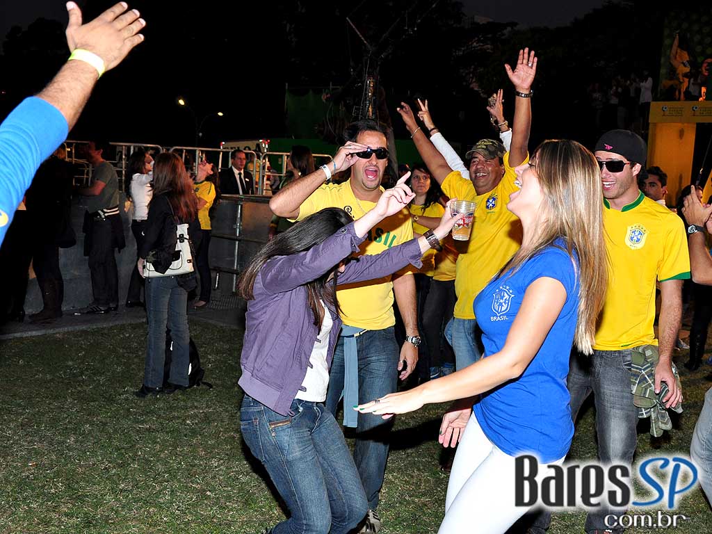 Parque da Copa no Jockey Club reune as pessoas para torcer pelo Brasil na Copa do Mundo 2010 e ainda curtir shows de qualidade Parque da Copa no Jockey Club reune as pessoas para torcer pelo Brasil na Copa do Mundo 2010 e ainda curtir shows de qualidade