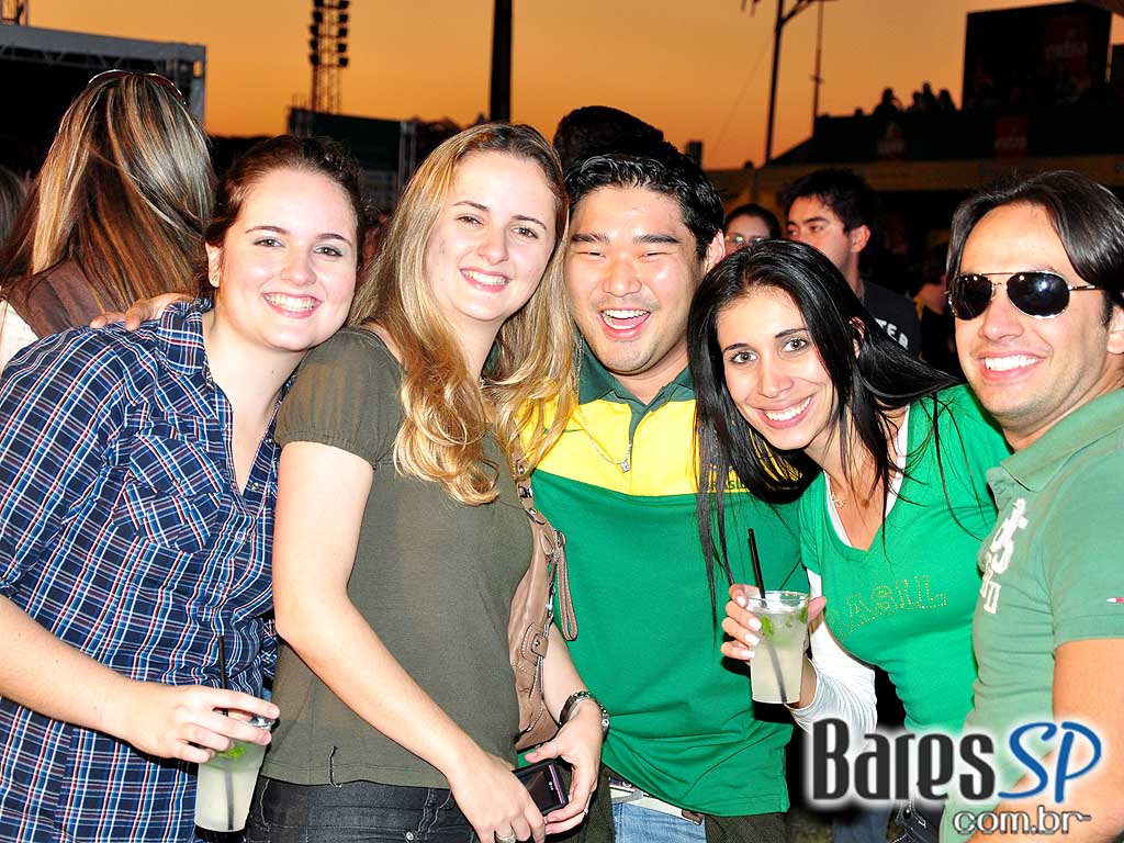 Parque da Copa no Jockey Club reune as pessoas para torcer pelo Brasil na Copa do Mundo 2010 e ainda curtir shows de qualidade Parque da Copa no Jockey Club reune as pessoas para torcer pelo Brasil na Copa do Mundo 2010 e ainda curtir shows de qualidade