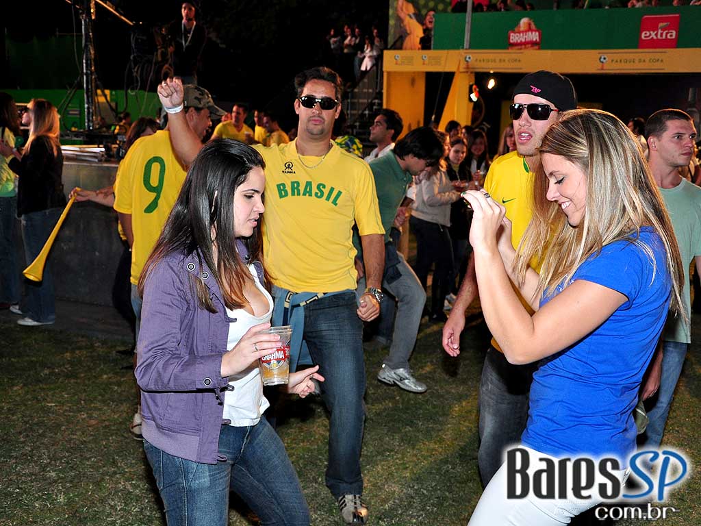 Parque da Copa no Jockey Club reune as pessoas para torcer pelo Brasil na Copa do Mundo 2010 e ainda curtir shows de qualidade Parque da Copa no Jockey Club reune as pessoas para torcer pelo Brasil na Copa do Mundo 2010 e ainda curtir shows de qualidade