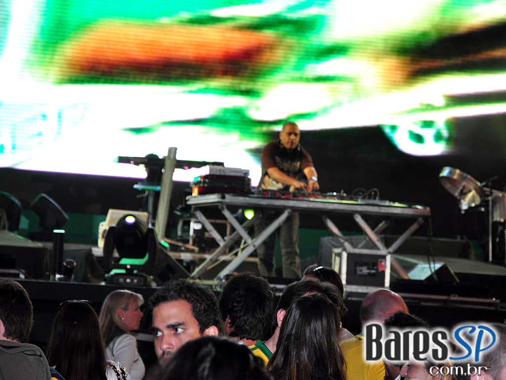 Parque da Copa no Jockey Club reune as pessoas para torcer pelo Brasil na Copa do Mundo 2010 e ainda curtir shows de qualidade Parque da Copa no Jockey Club reune as pessoas para torcer pelo Brasil na Copa do Mundo 2010 e ainda curtir shows de qualidade