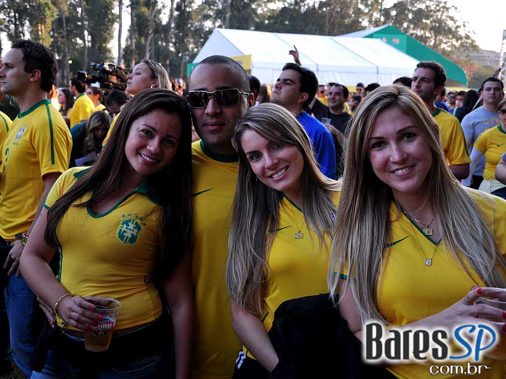 Parque da Copa no Jockey Club reune as pessoas para torcer pelo Brasil na Copa do Mundo 2010 e ainda curtir shows de qualidade Parque da Copa no Jockey Club reune as pessoas para torcer pelo Brasil na Copa do Mundo 2010 e ainda curtir shows de qualidade