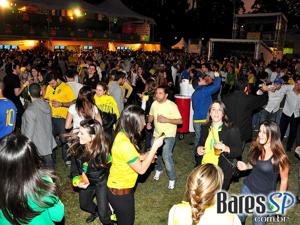 Parque da Copa no Jockey Club reune as pessoas para torcer pelo Brasil na Copa do Mundo 2010 e ainda curtir shows de qualidade Parque da Copa no Jockey Club reune as pessoas para torcer pelo Brasil na Copa do Mundo 2010 e ainda curtir shows de qualidade