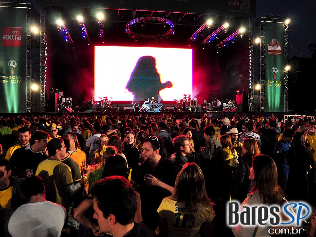 Parque da Copa no Jockey Club reune as pessoas para torcer pelo Brasil na Copa do Mundo 2010 e ainda curtir shows de qualidade Parque da Copa no Jockey Club reune as pessoas para torcer pelo Brasil na Copa do Mundo 2010 e ainda curtir shows de qualidade