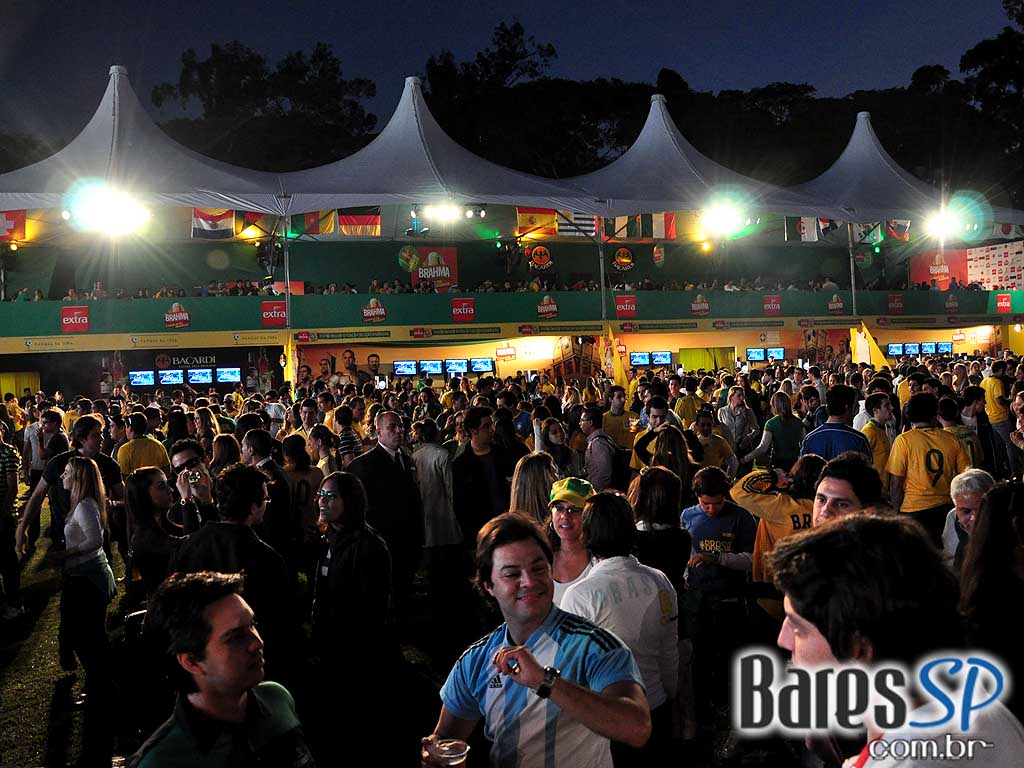 Parque da Copa no Jockey Club reune as pessoas para torcer pelo Brasil na Copa do Mundo 2010 e ainda curtir shows de qualidade Parque da Copa no Jockey Club reune as pessoas para torcer pelo Brasil na Copa do Mundo 2010 e ainda curtir shows de qualidade