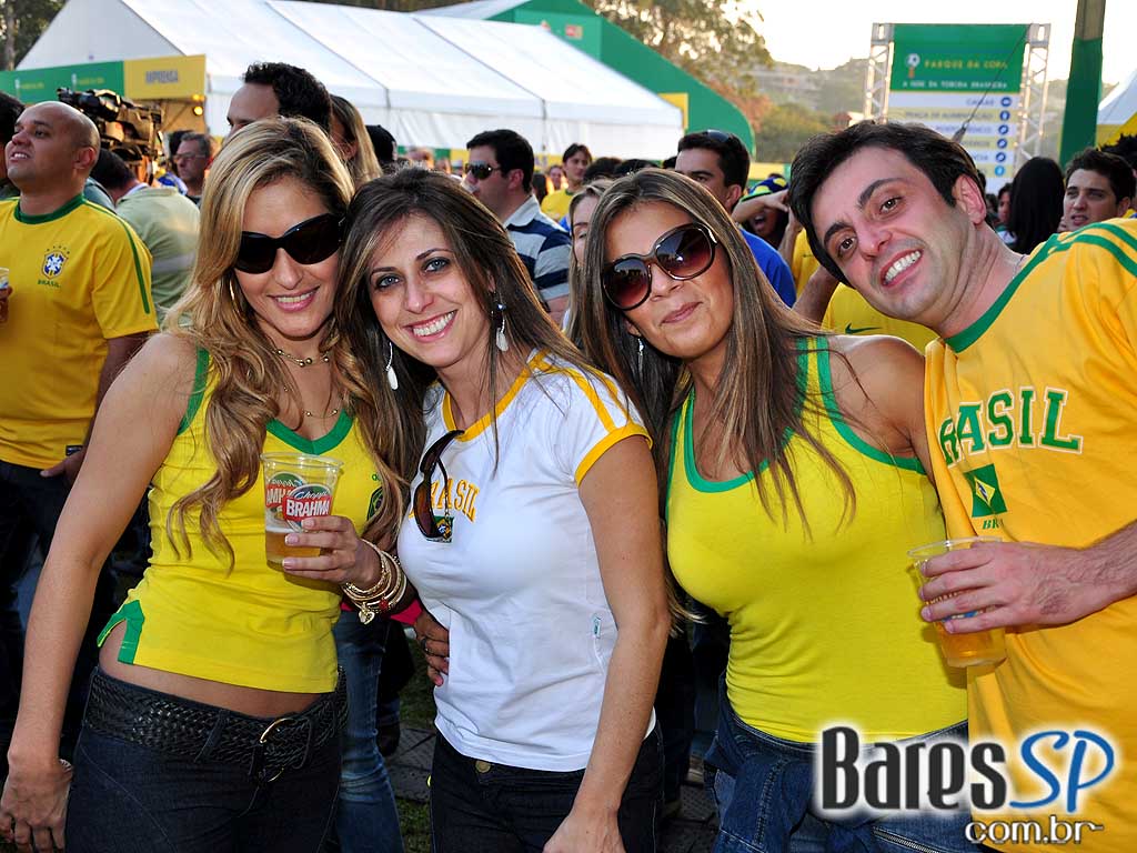 Parque da Copa no Jockey Club reune as pessoas para torcer pelo Brasil na Copa do Mundo 2010 e ainda curtir shows de qualidade Parque da Copa no Jockey Club reune as pessoas para torcer pelo Brasil na Copa do Mundo 2010 e ainda curtir shows de qualidade