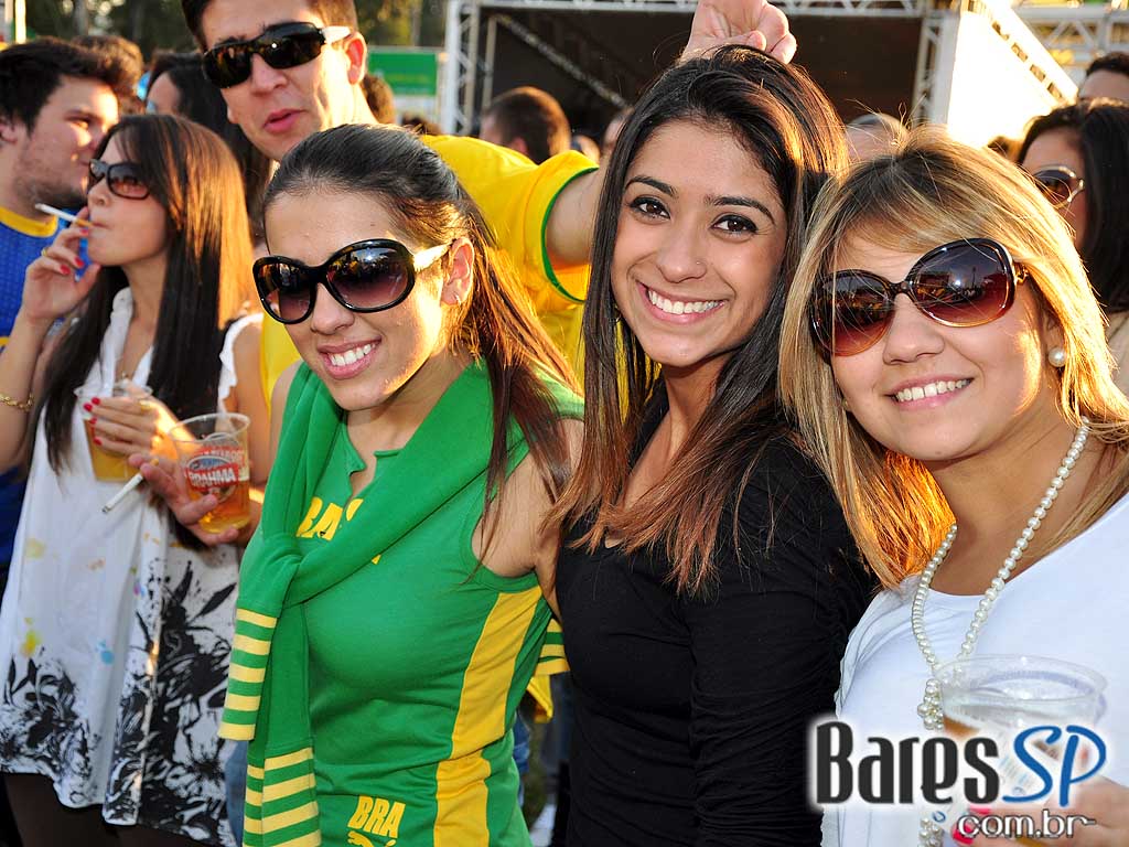 Parque da Copa no Jockey Club reune as pessoas para torcer pelo Brasil na Copa do Mundo 2010 e ainda curtir shows de qualidade Parque da Copa no Jockey Club reune as pessoas para torcer pelo Brasil na Copa do Mundo 2010 e ainda curtir shows de qualidade