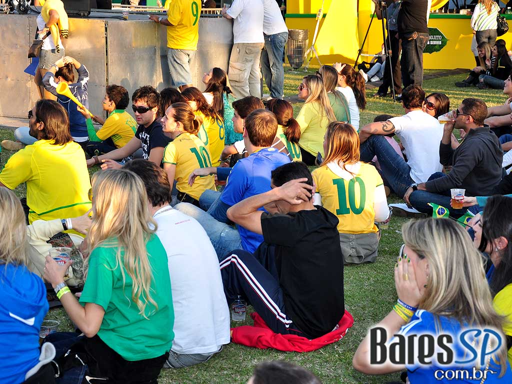 Parque da Copa no Jockey Club reune as pessoas para torcer pelo Brasil na Copa do Mundo 2010 e ainda curtir shows de qualidade Parque da Copa no Jockey Club reune as pessoas para torcer pelo Brasil na Copa do Mundo 2010 e ainda curtir shows de qualidade