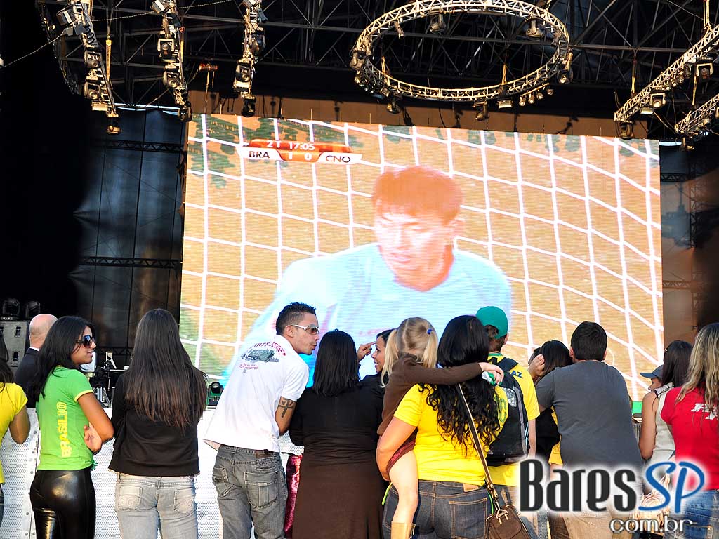 Parque da Copa no Jockey Club reune as pessoas para torcer pelo Brasil na Copa do Mundo 2010 e ainda curtir shows de qualidade Parque da Copa no Jockey Club reune as pessoas para torcer pelo Brasil na Copa do Mundo 2010 e ainda curtir shows de qualidade