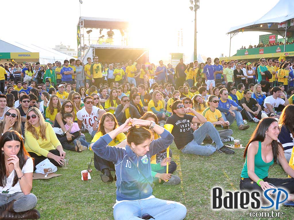 Parque da Copa no Jockey Club reune as pessoas para torcer pelo Brasil na Copa do Mundo 2010 e ainda curtir shows de qualidade Parque da Copa no Jockey Club reune as pessoas para torcer pelo Brasil na Copa do Mundo 2010 e ainda curtir shows de qualidade