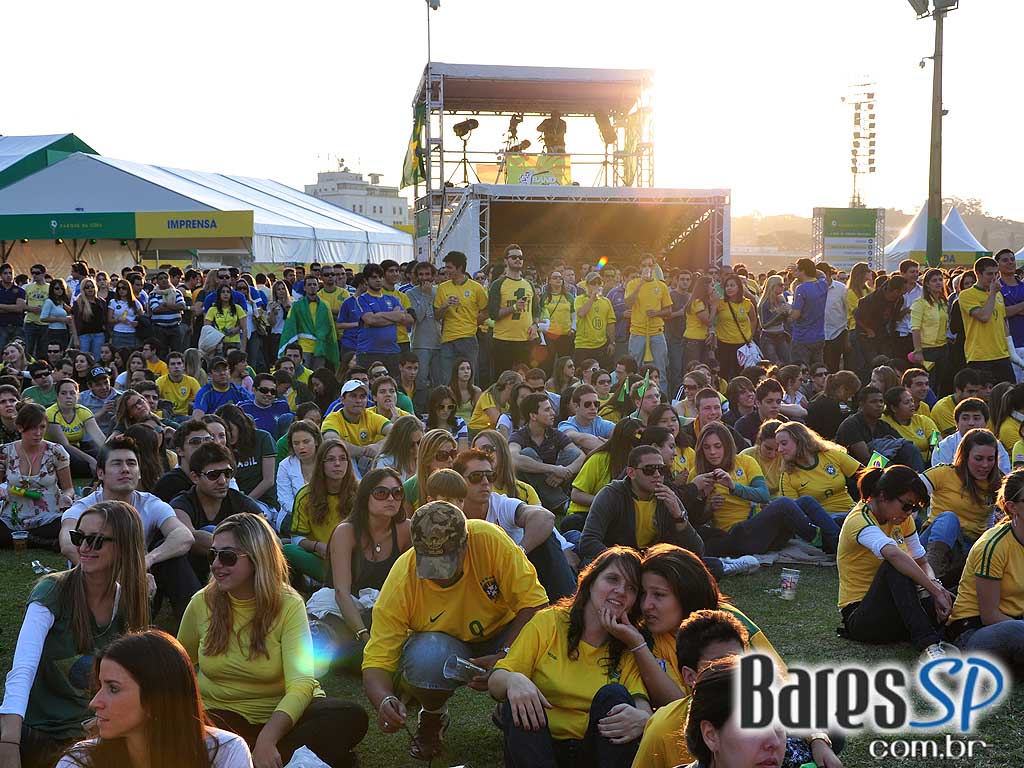 Parque da Copa no Jockey Club reune as pessoas para torcer pelo Brasil na Copa do Mundo 2010 e ainda curtir shows de qualidade Parque da Copa no Jockey Club reune as pessoas para torcer pelo Brasil na Copa do Mundo 2010 e ainda curtir shows de qualidade