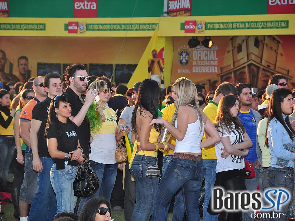 Parque da Copa no Jockey Club reune as pessoas para torcer pelo Brasil na Copa do Mundo 2010 e ainda curtir shows de qualidade Parque da Copa no Jockey Club reune as pessoas para torcer pelo Brasil na Copa do Mundo 2010 e ainda curtir shows de qualidade