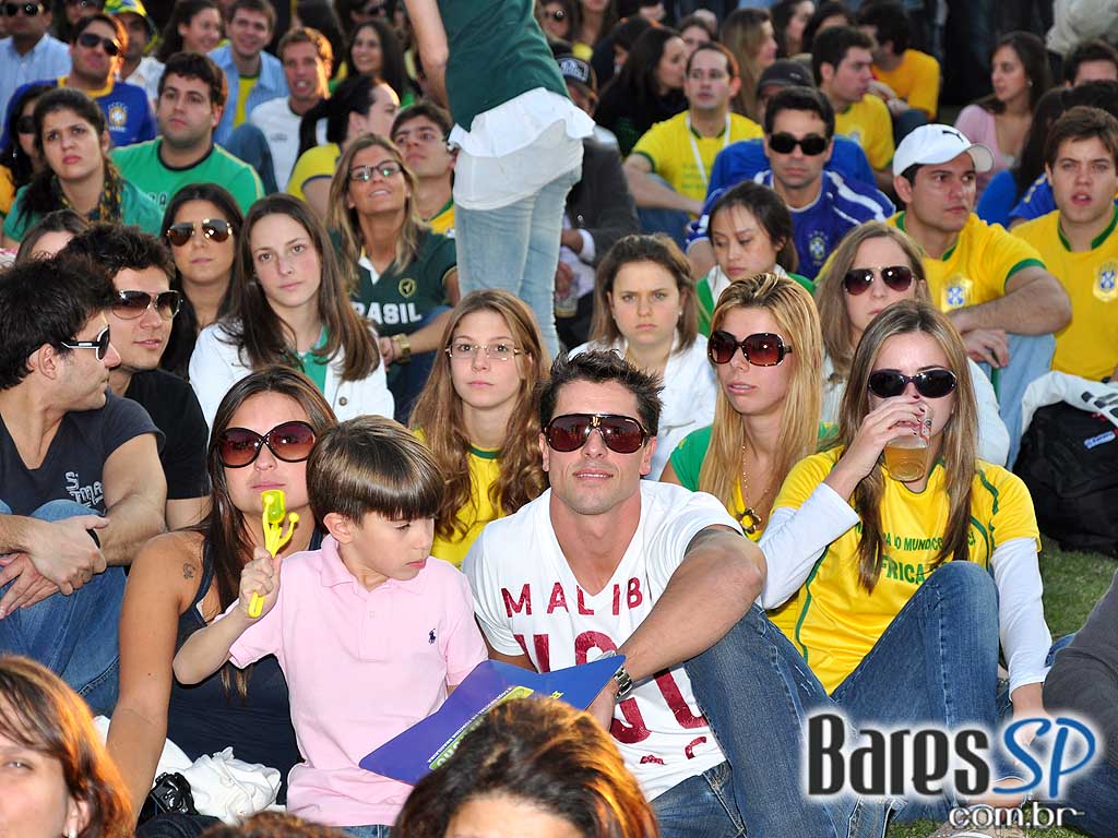 Parque da Copa no Jockey Club reune as pessoas para torcer pelo Brasil na Copa do Mundo 2010 e ainda curtir shows de qualidade Parque da Copa no Jockey Club reune as pessoas para torcer pelo Brasil na Copa do Mundo 2010 e ainda curtir shows de qualidade