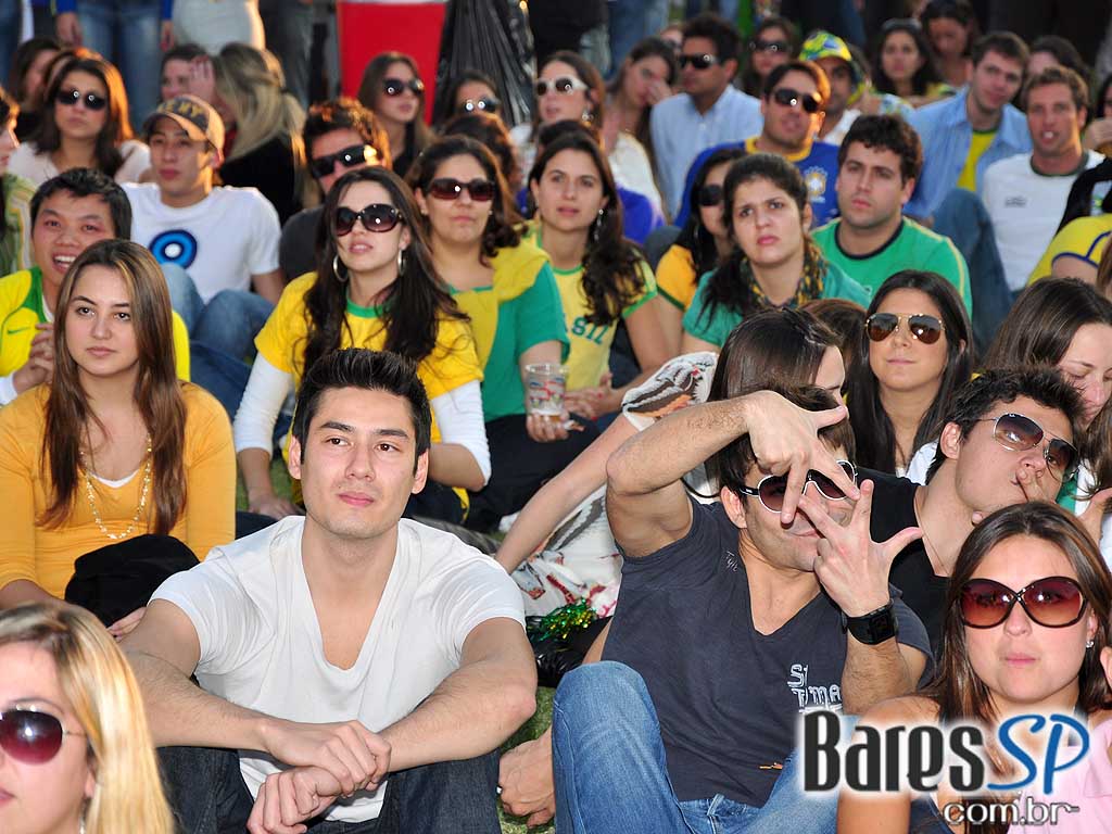 Parque da Copa no Jockey Club reune as pessoas para torcer pelo Brasil na Copa do Mundo 2010 e ainda curtir shows de qualidade Parque da Copa no Jockey Club reune as pessoas para torcer pelo Brasil na Copa do Mundo 2010 e ainda curtir shows de qualidade