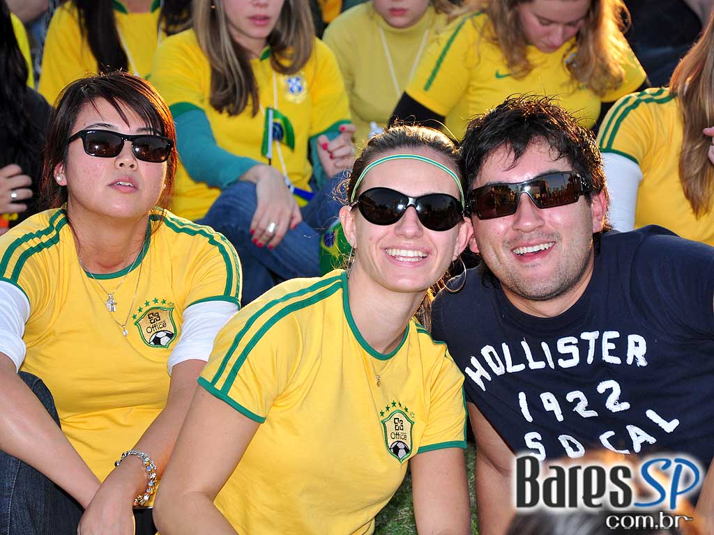 Parque da Copa no Jockey Club reune as pessoas para torcer pelo Brasil na Copa do Mundo 2010 e ainda curtir shows de qualidade Parque da Copa no Jockey Club reune as pessoas para torcer pelo Brasil na Copa do Mundo 2010 e ainda curtir shows de qualidade