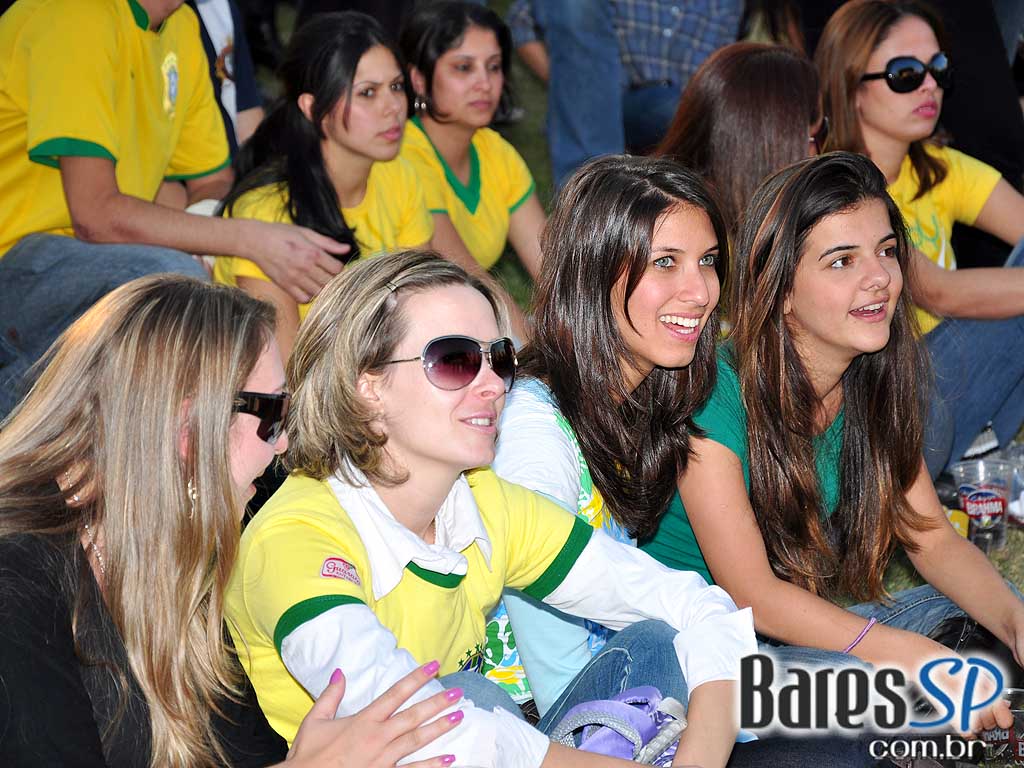 Parque da Copa no Jockey Club reune as pessoas para torcer pelo Brasil na Copa do Mundo 2010 e ainda curtir shows de qualidade Parque da Copa no Jockey Club reune as pessoas para torcer pelo Brasil na Copa do Mundo 2010 e ainda curtir shows de qualidade