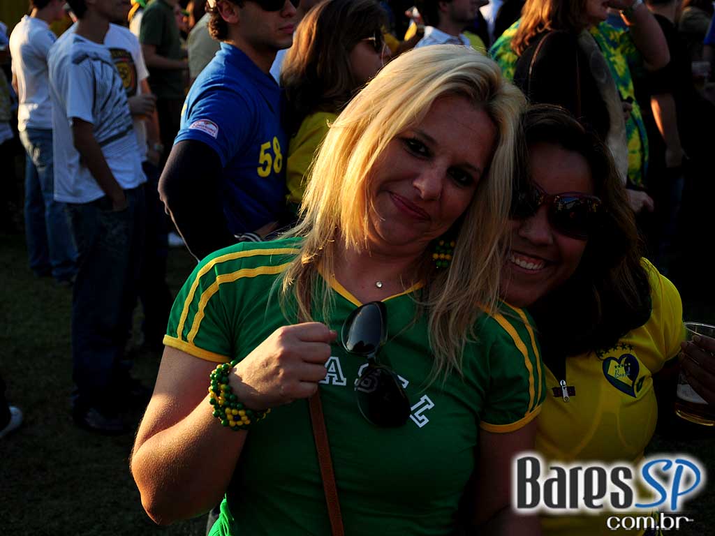 Parque da Copa no Jockey Club reune as pessoas para torcer pelo Brasil na Copa do Mundo 2010 e ainda curtir shows de qualidade Parque da Copa no Jockey Club reune as pessoas para torcer pelo Brasil na Copa do Mundo 2010 e ainda curtir shows de qualidade