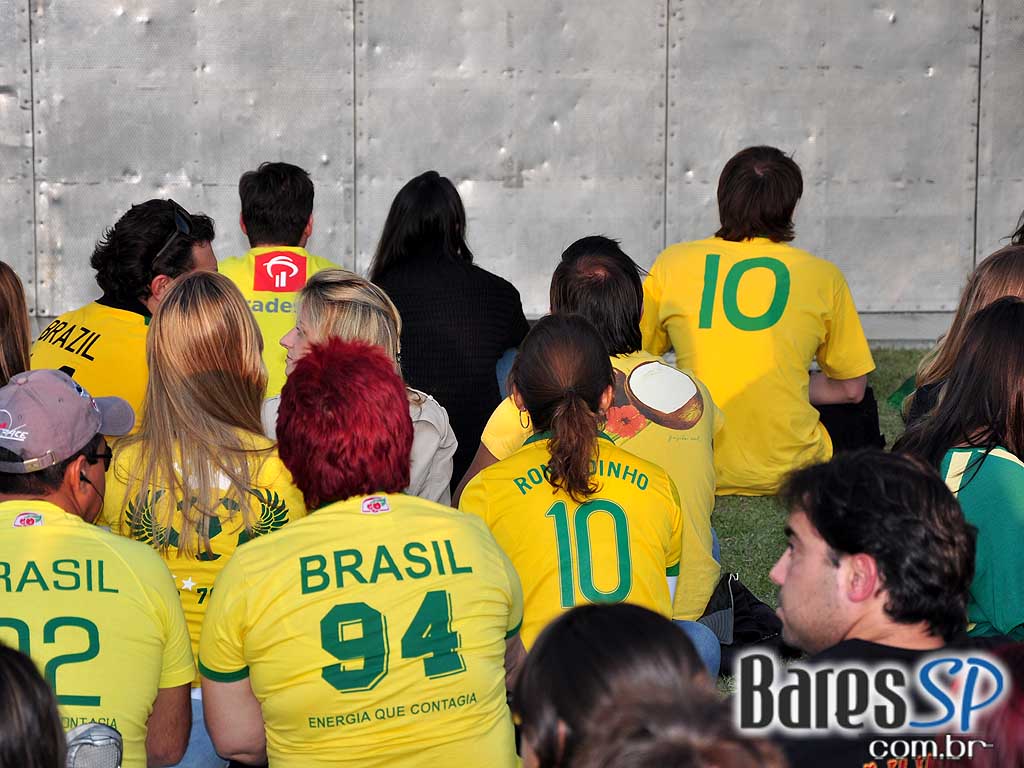 Parque da Copa no Jockey Club reune as pessoas para torcer pelo Brasil na Copa do Mundo 2010 e ainda curtir shows de qualidade Parque da Copa no Jockey Club reune as pessoas para torcer pelo Brasil na Copa do Mundo 2010 e ainda curtir shows de qualidade