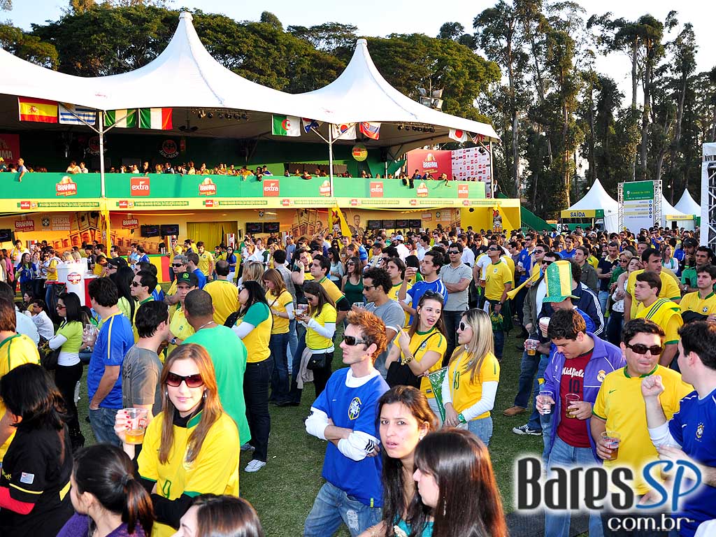 Parque da Copa no Jockey Club reune as pessoas para torcer pelo Brasil na Copa do Mundo 2010 e ainda curtir shows de qualidade Parque da Copa no Jockey Club reune as pessoas para torcer pelo Brasil na Copa do Mundo 2010 e ainda curtir shows de qualidade
