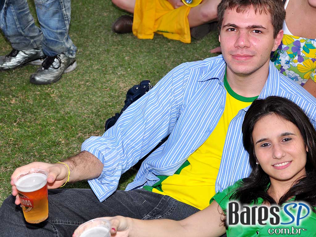 Parque da Copa no Jockey Club reune as pessoas para torcer pelo Brasil na Copa do Mundo 2010 e ainda curtir shows de qualidade Parque da Copa no Jockey Club reune as pessoas para torcer pelo Brasil na Copa do Mundo 2010 e ainda curtir shows de qualidade