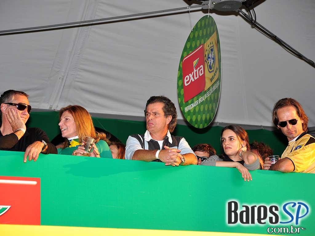 Parque da Copa no Jockey Club reune as pessoas para torcer pelo Brasil na Copa do Mundo 2010 e ainda curtir shows de qualidade Parque da Copa no Jockey Club reune as pessoas para torcer pelo Brasil na Copa do Mundo 2010 e ainda curtir shows de qualidade