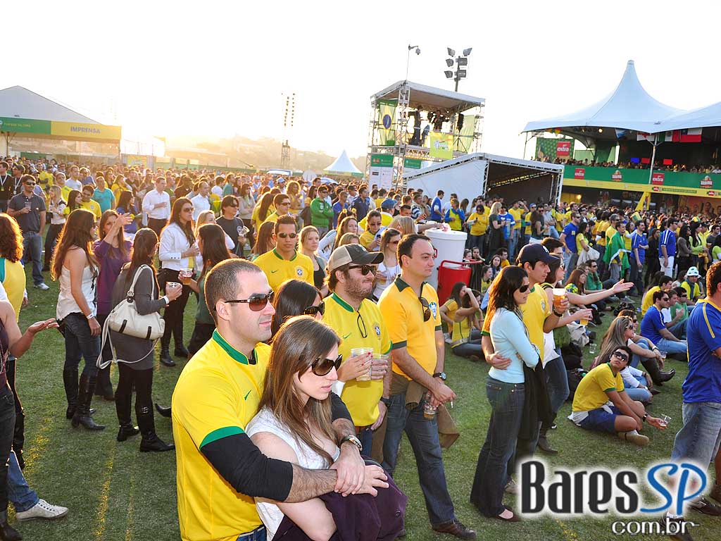 Parque da Copa no Jockey Club reune as pessoas para torcer pelo Brasil na Copa do Mundo 2010 e ainda curtir shows de qualidade Parque da Copa no Jockey Club reune as pessoas para torcer pelo Brasil na Copa do Mundo 2010 e ainda curtir shows de qualidade