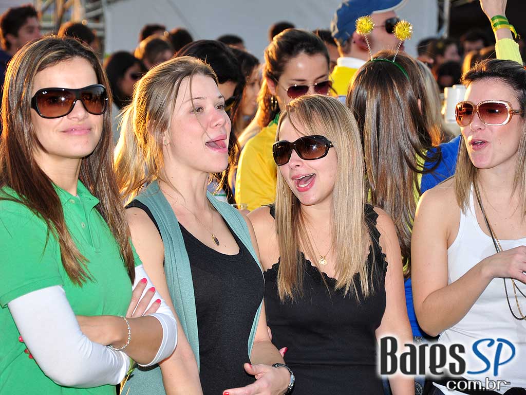 Parque da Copa no Jockey Club reune as pessoas para torcer pelo Brasil na Copa do Mundo 2010 e ainda curtir shows de qualidade Parque da Copa no Jockey Club reune as pessoas para torcer pelo Brasil na Copa do Mundo 2010 e ainda curtir shows de qualidade