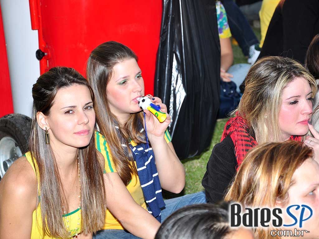 Parque da Copa no Jockey Club reune as pessoas para torcer pelo Brasil na Copa do Mundo 2010 e ainda curtir shows de qualidade Parque da Copa no Jockey Club reune as pessoas para torcer pelo Brasil na Copa do Mundo 2010 e ainda curtir shows de qualidade
