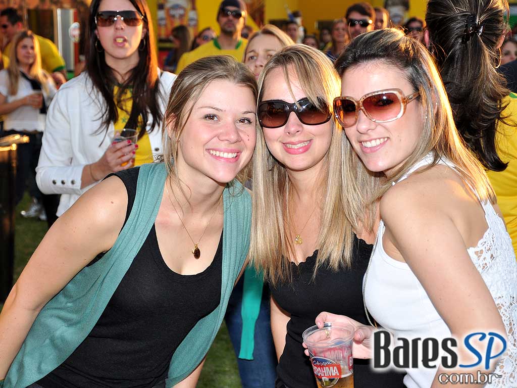 Parque da Copa no Jockey Club reune as pessoas para torcer pelo Brasil na Copa do Mundo 2010 e ainda curtir shows de qualidade Parque da Copa no Jockey Club reune as pessoas para torcer pelo Brasil na Copa do Mundo 2010 e ainda curtir shows de qualidade