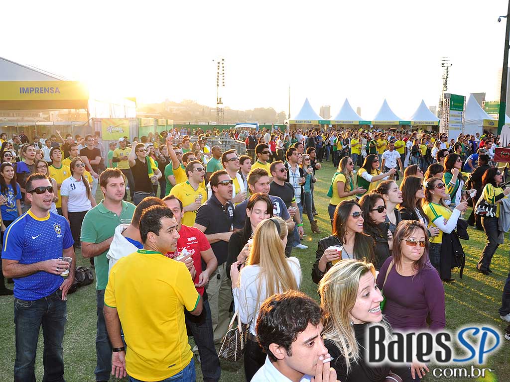 Parque da Copa no Jockey Club reune as pessoas para torcer pelo Brasil na Copa do Mundo 2010 e ainda curtir shows de qualidade Parque da Copa no Jockey Club reune as pessoas para torcer pelo Brasil na Copa do Mundo 2010 e ainda curtir shows de qualidade