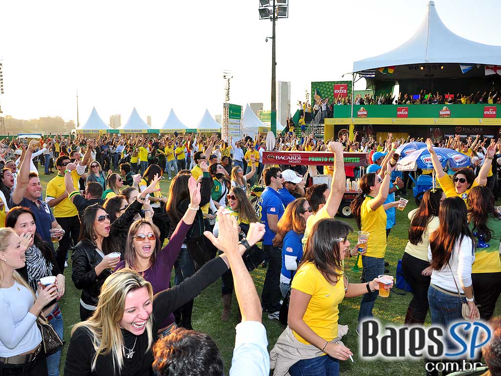 Parque da Copa no Jockey Club reune as pessoas para torcer pelo Brasil na Copa do Mundo 2010 e ainda curtir shows de qualidade Parque da Copa no Jockey Club reune as pessoas para torcer pelo Brasil na Copa do Mundo 2010 e ainda curtir shows de qualidade