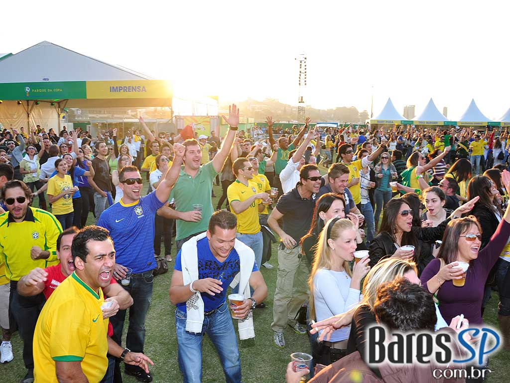 Parque da Copa no Jockey Club reune as pessoas para torcer pelo Brasil na Copa do Mundo 2010 e ainda curtir shows de qualidade Parque da Copa no Jockey Club reune as pessoas para torcer pelo Brasil na Copa do Mundo 2010 e ainda curtir shows de qualidade